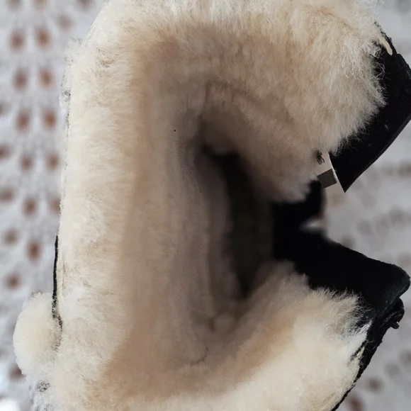 UGG Maddi II Black Shearling Lined Boots Size 4 - Picture 9 of 10